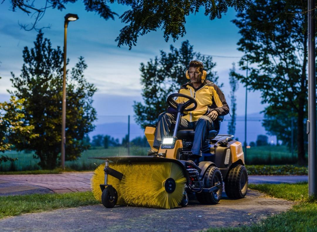 STIGA Park Pro 900 WX for sale at wholesale prices - Image 2